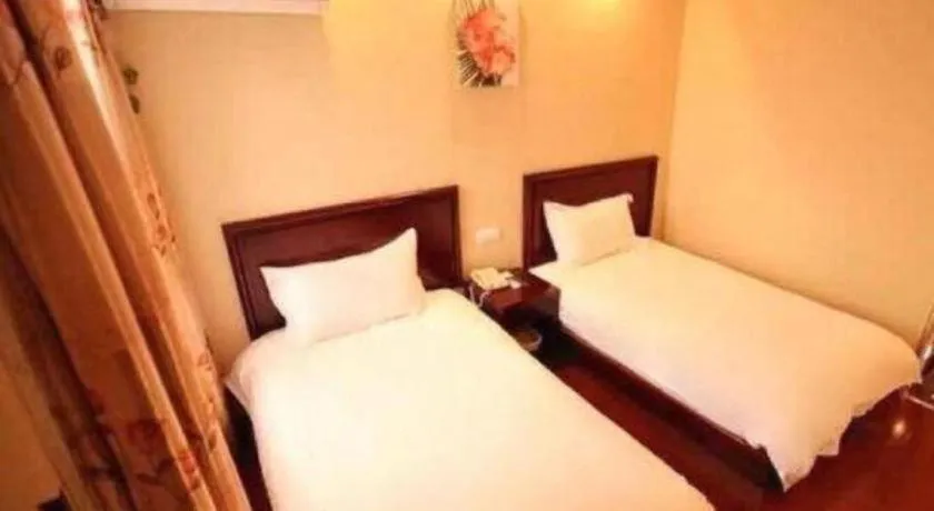 Bed in GreenTree Inn Suzhou Wujiang Zhenze Town Zhennan Road Express Hotel