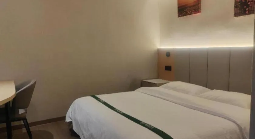 Bed in GreenTree Inn Suzhou Wujiang Zhenze Town Zhennan Road Express Hotel