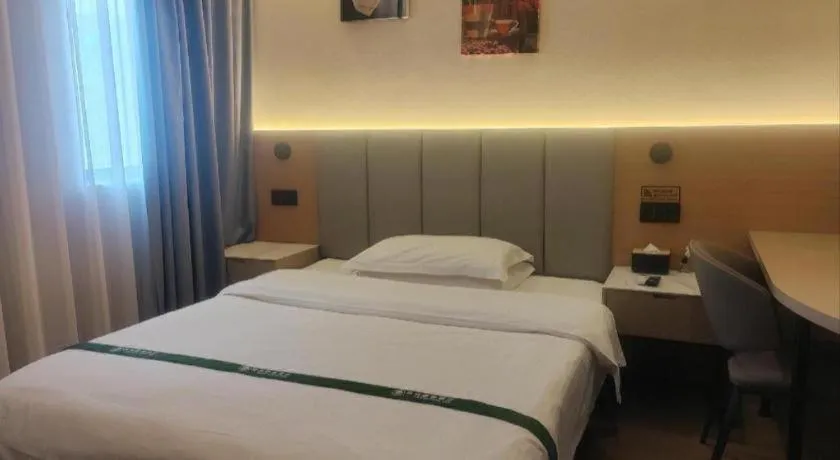 Bed in GreenTree Inn Suzhou Wujiang Zhenze Town Zhennan Road Express Hotel