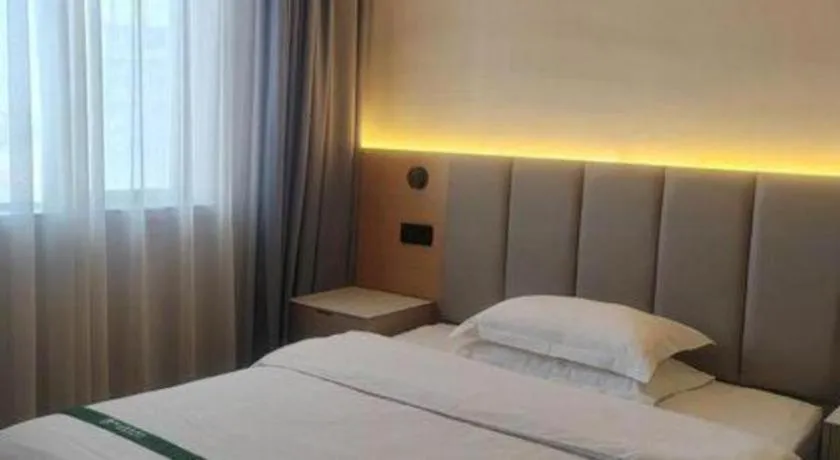 Bed in GreenTree Inn Suzhou Wujiang Zhenze Town Zhennan Road Express Hotel