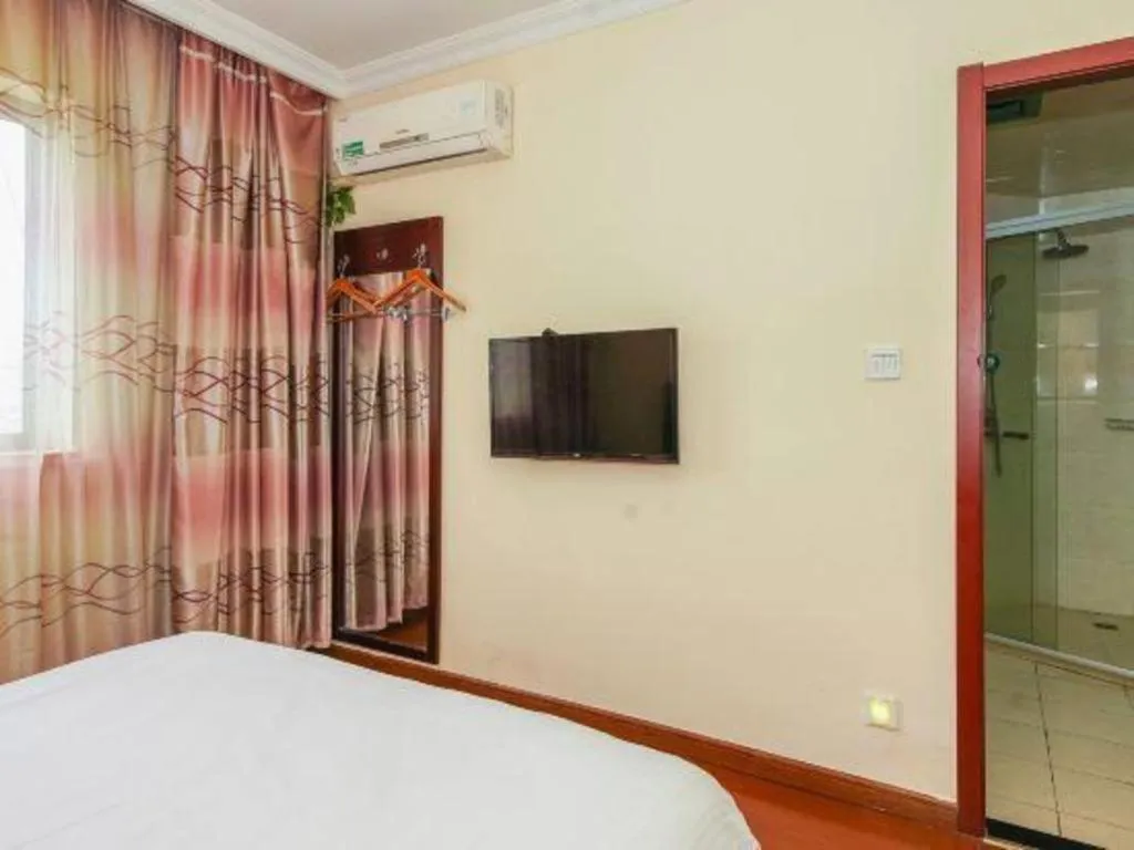 Bed in GreenTree Inn Suzhou Wujiang Zhenze Town Zhennan Road Express Hotel