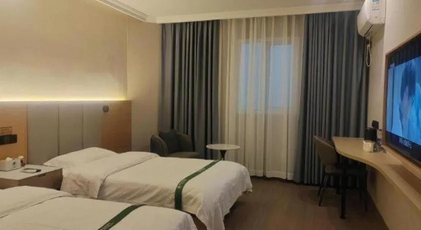 Bed in GreenTree Inn Suzhou Wujiang Zhenze Town Zhennan Road Express Hotel