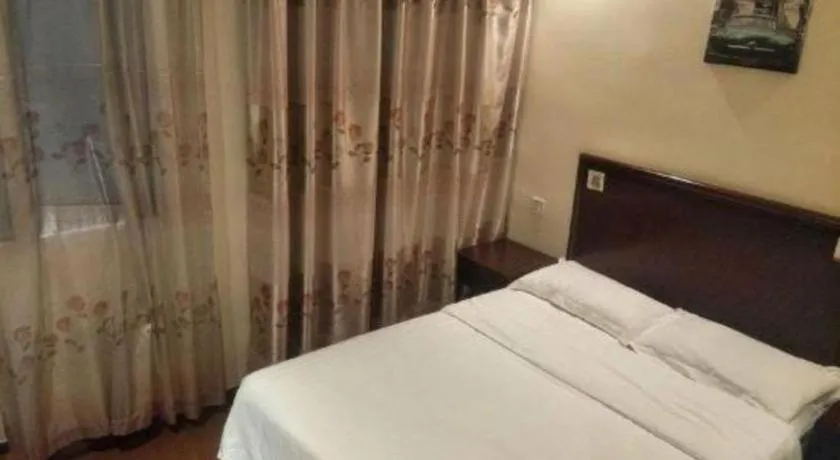 Bed in GreenTree Inn Suzhou Wujiang Zhenze Town Zhennan Road Express Hotel