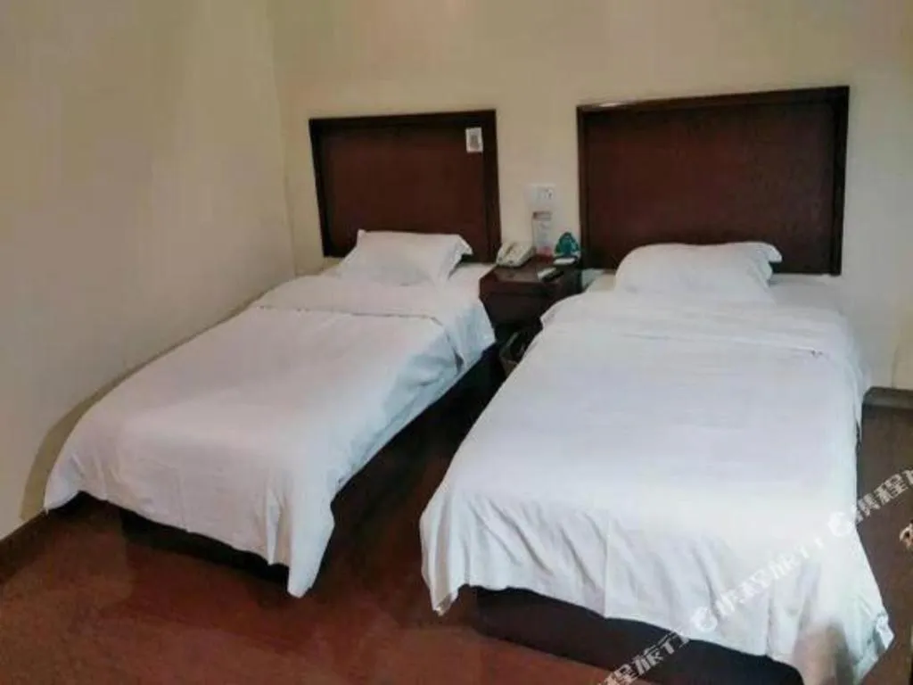 Bed in GreenTree Inn Suzhou Wujiang Zhenze Town Zhennan Road Express Hotel
