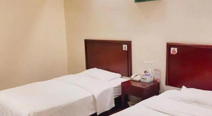 Bed in GreenTree Inn Suzhou Wujiang Zhenze Town Zhennan Road Express Hotel