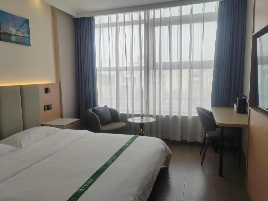 Bed in GreenTree Inn Suzhou Wujiang Zhenze Town Zhennan Road Express Hotel