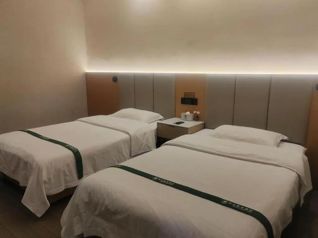 Bed in GreenTree Inn Suzhou Wujiang Zhenze Town Zhennan Road Express Hotel