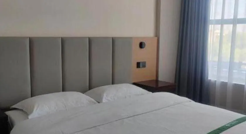 Bed in GreenTree Inn Suzhou Wujiang Zhenze Town Zhennan Road Express Hotel