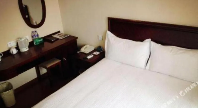 Bed in GreenTree Inn Suzhou Wujiang Zhenze Town Zhennan Road Express Hotel