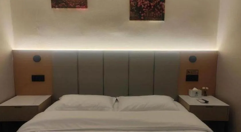 Bed in GreenTree Inn Suzhou Wujiang Zhenze Town Zhennan Road Express Hotel