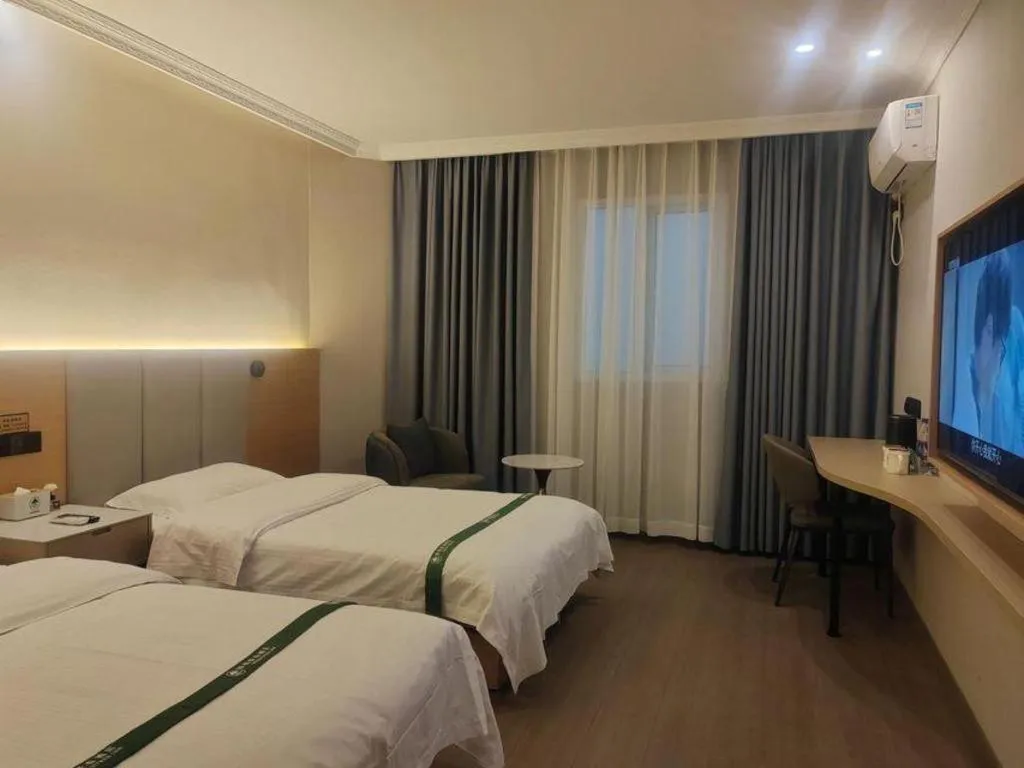 Bed in GreenTree Inn Suzhou Wujiang Zhenze Town Zhennan Road Express Hotel