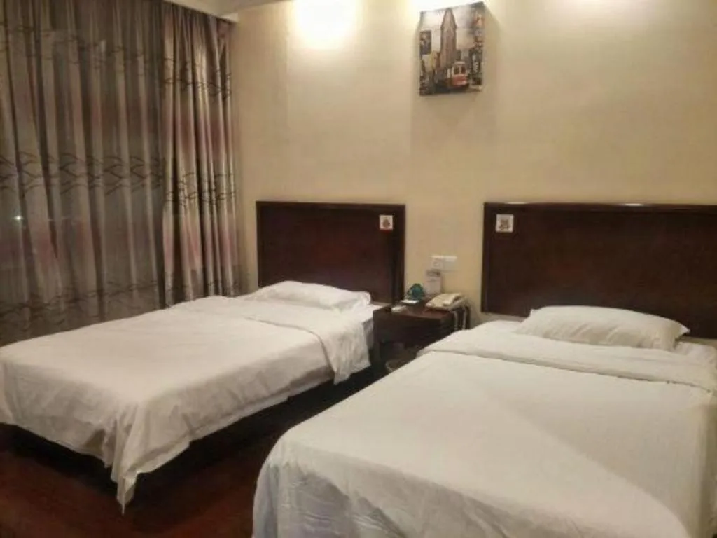 Bed in GreenTree Inn Suzhou Wujiang Zhenze Town Zhennan Road Express Hotel