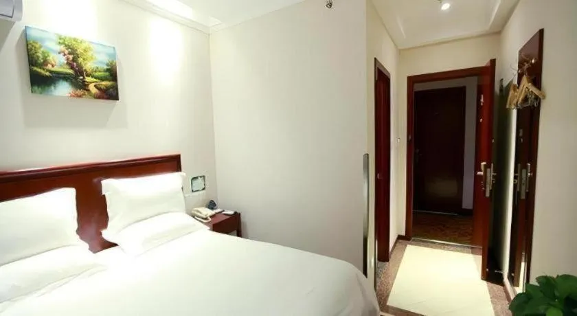 Bed in GreenTree Inn Beijing Miyun Changcheng Huandao Express Hotel
