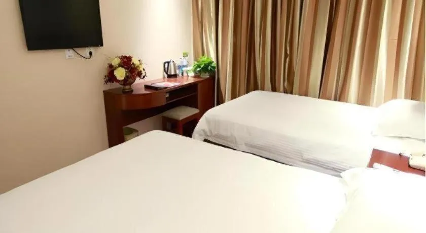 Bed in GreenTree Inn Beijing Miyun Changcheng Huandao Express Hotel