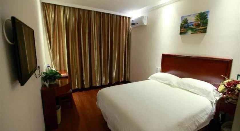 Bed in GreenTree Inn Beijing Miyun Changcheng Huandao Express Hotel