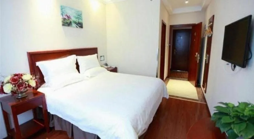 Bed in GreenTree Inn Beijing Miyun Changcheng Huandao Express Hotel