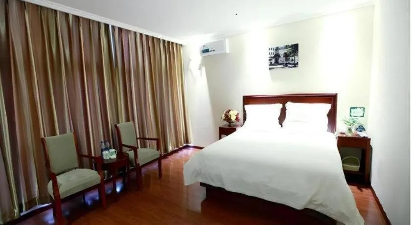 Bed in GreenTree Inn Beijing Miyun Changcheng Huandao Express Hotel