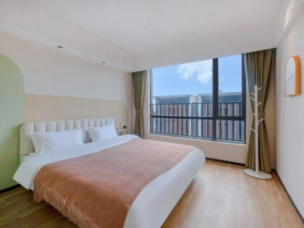 Bed in Island Skylight Resort