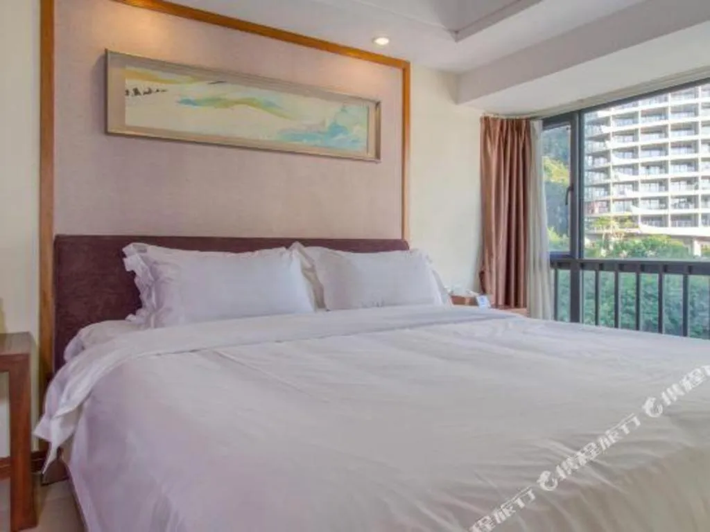 Bed in Island Skylight Resort