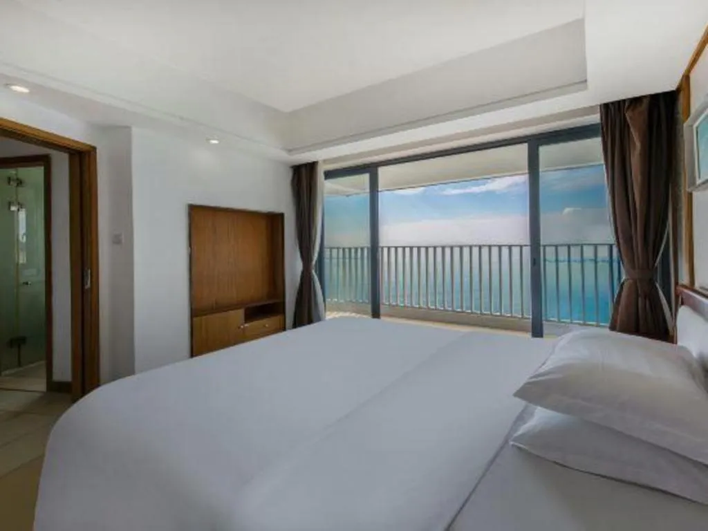 Bed in Island Skylight Resort