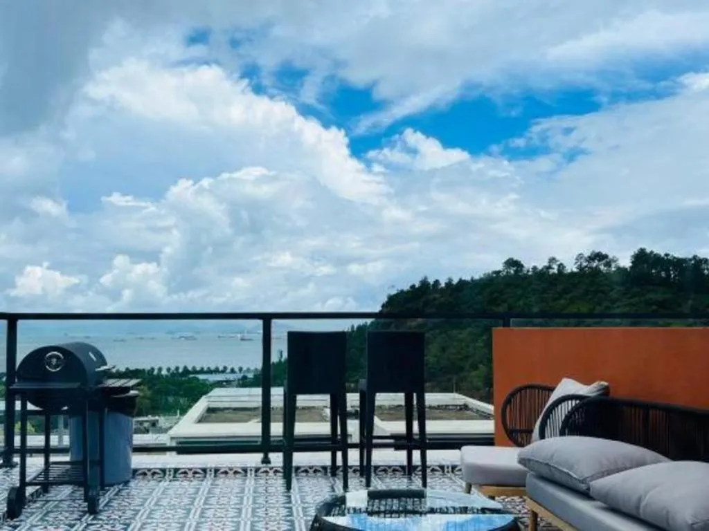 Island Skylight Resort