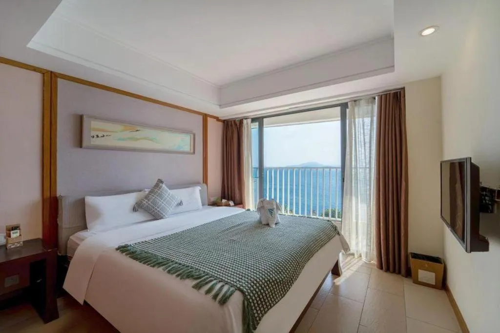 Bed in Island Skylight Resort