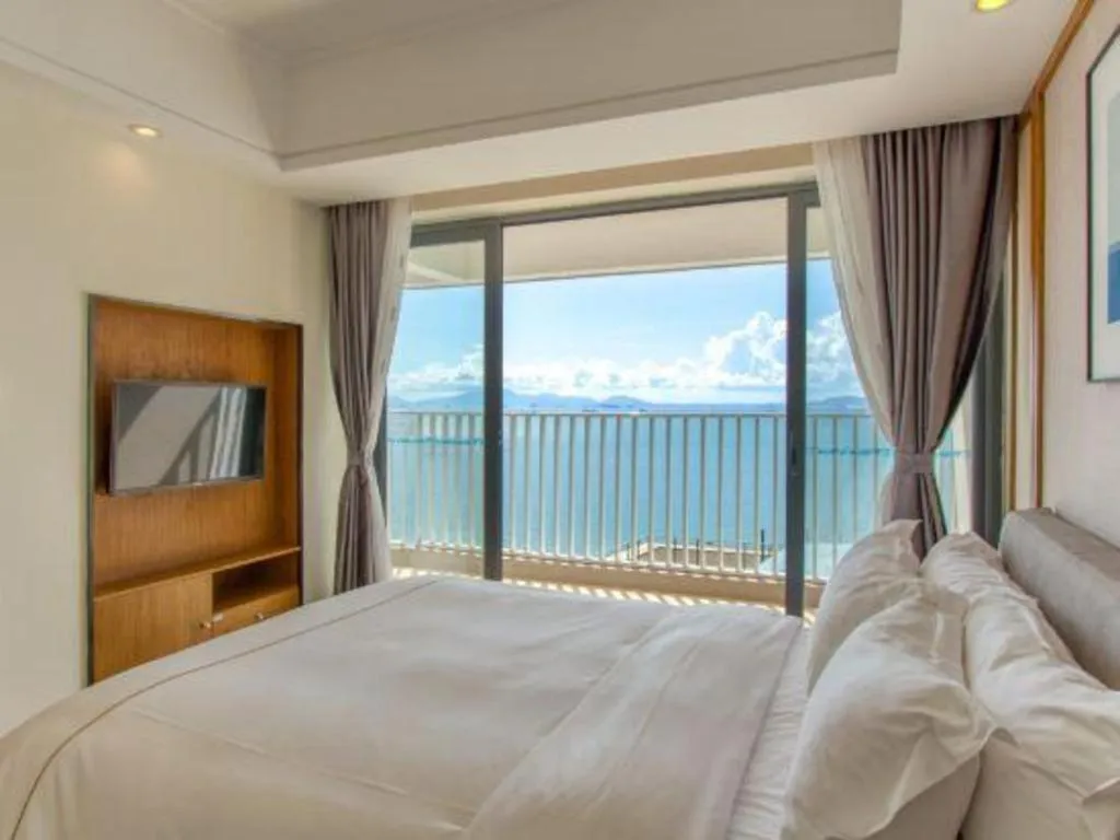 Bed in Island Skylight Resort