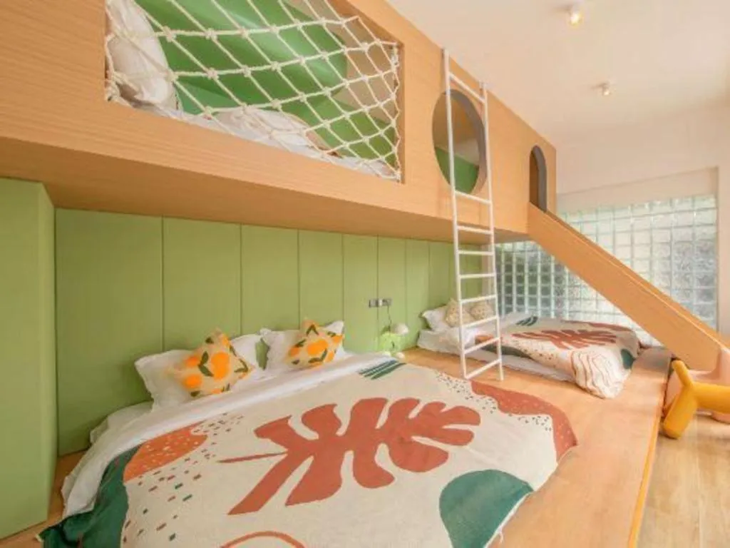 Bed in Island Skylight Resort