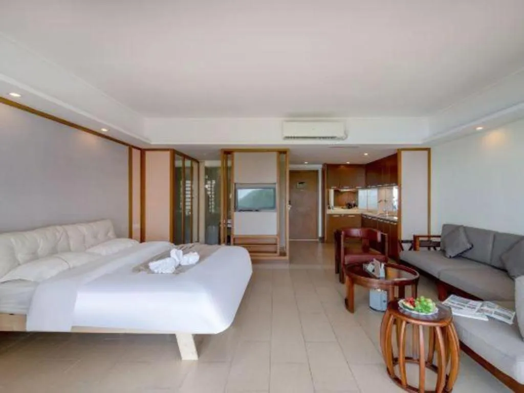 Bed in Island Skylight Resort