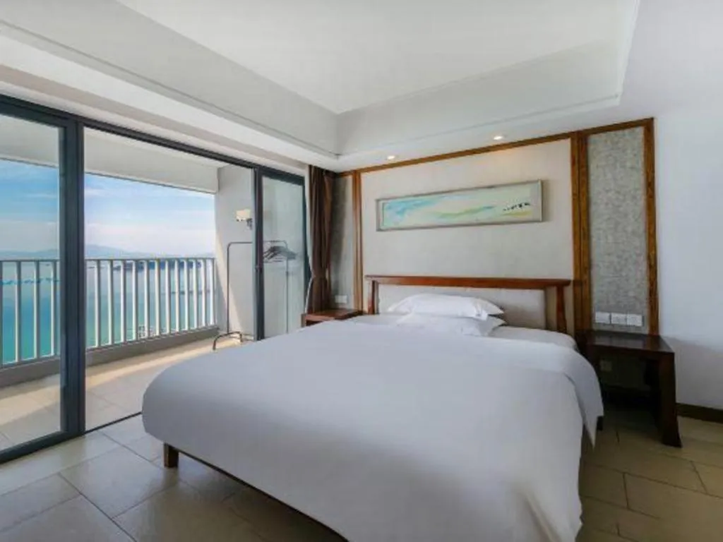 Bed in Island Skylight Resort