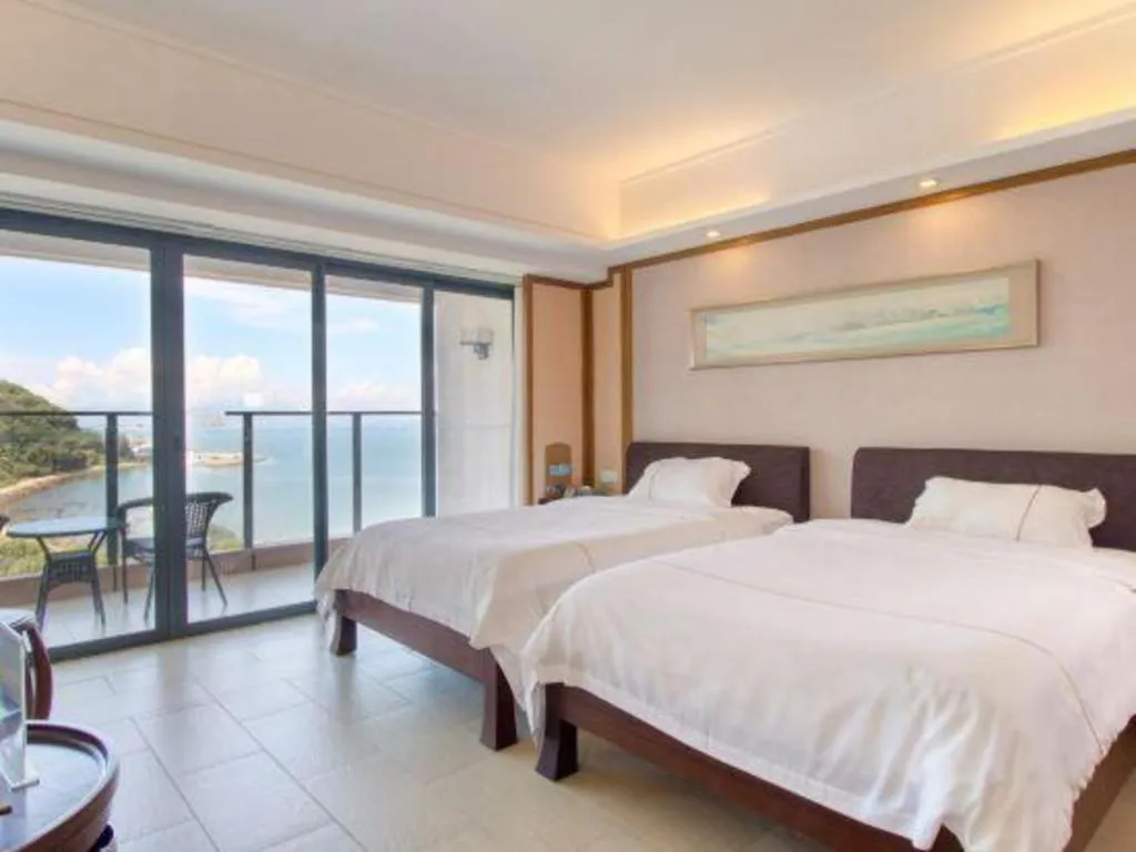 Bed in Island Skylight Resort