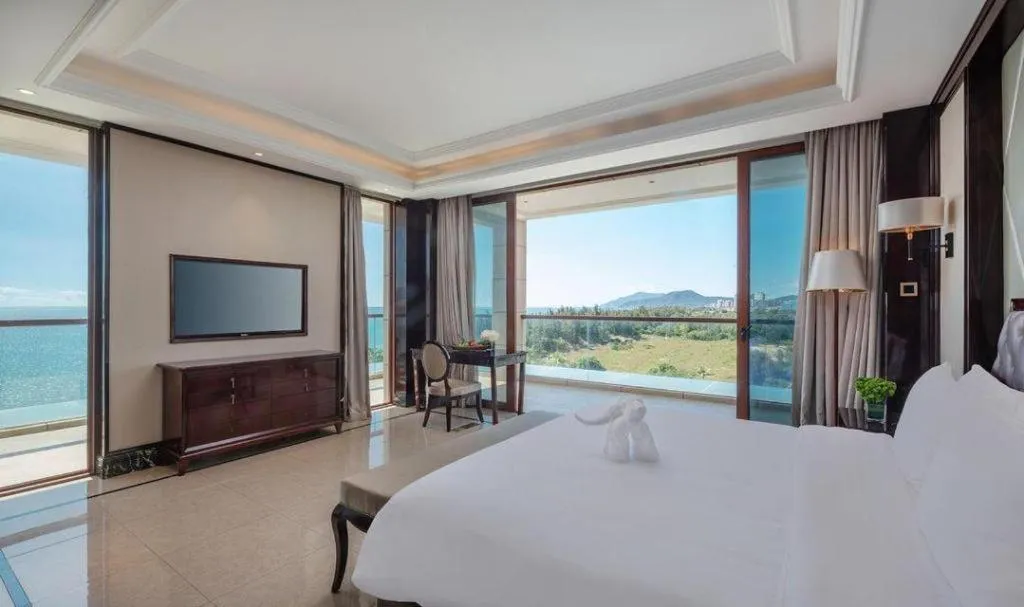 Bed in Jinsha Seaview Hotel Sanya