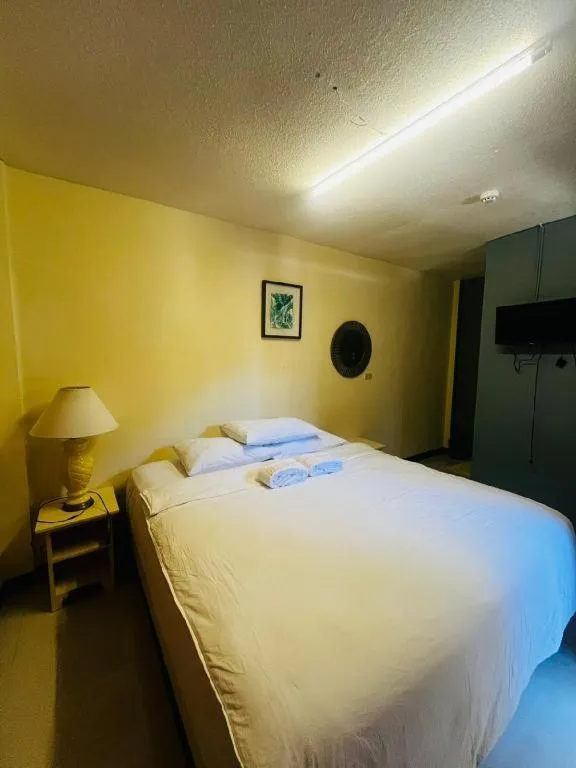 Bed in Dreamwave Resort Laguna