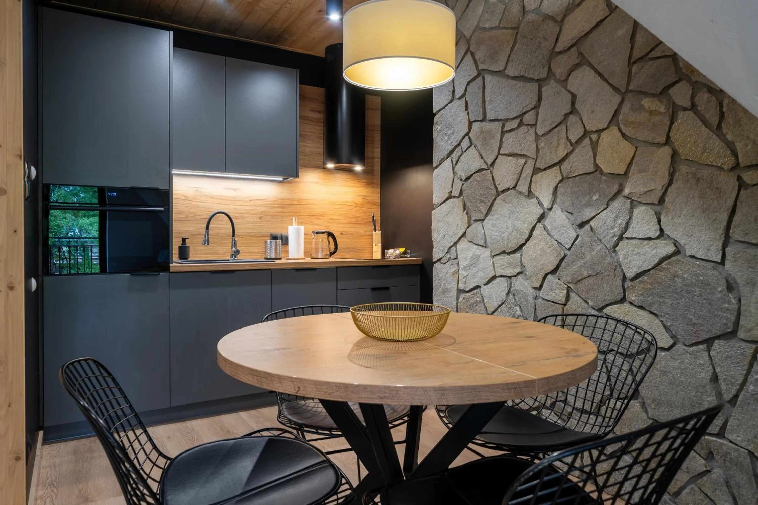 Kitchen or kitchenette in RentPlanet - Apartament Salwatoriańska