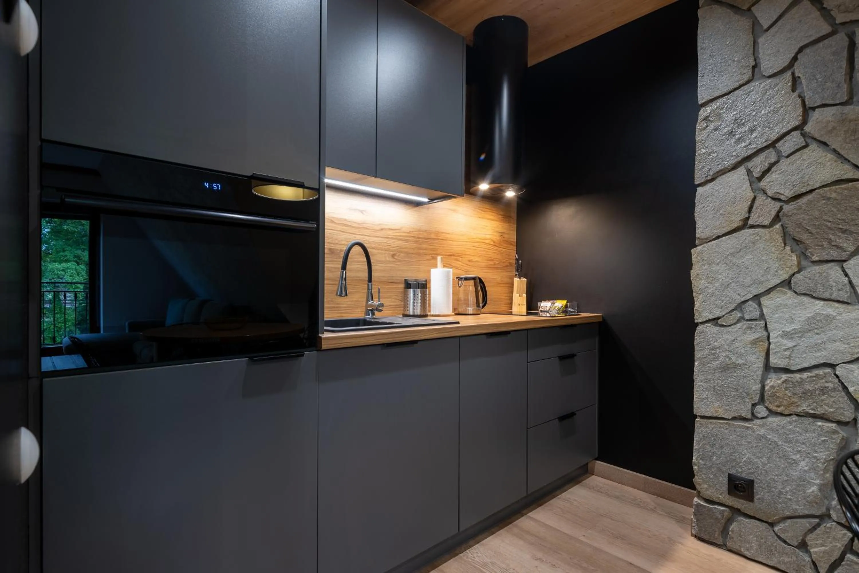 Kitchen or kitchenette in RentPlanet - Apartament Salwatoriańska