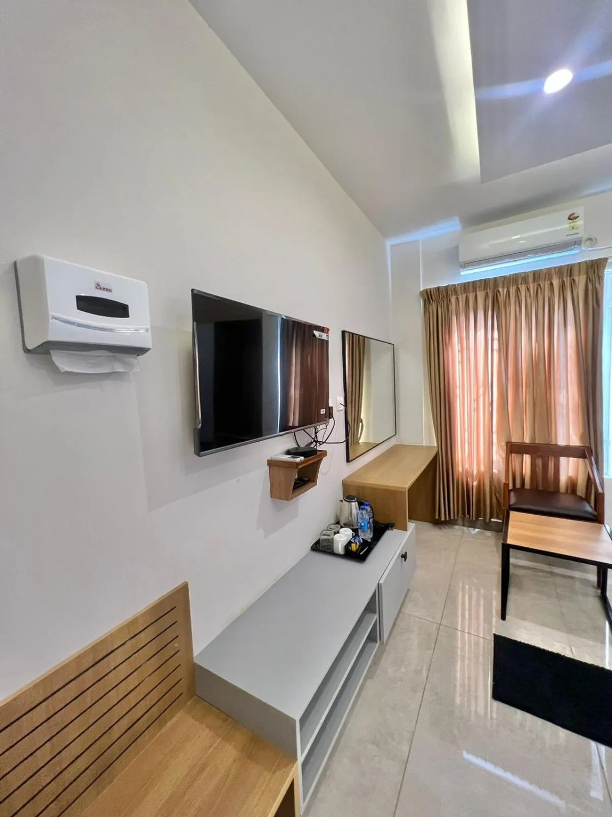 room service, Bed in Hotel Sunlight