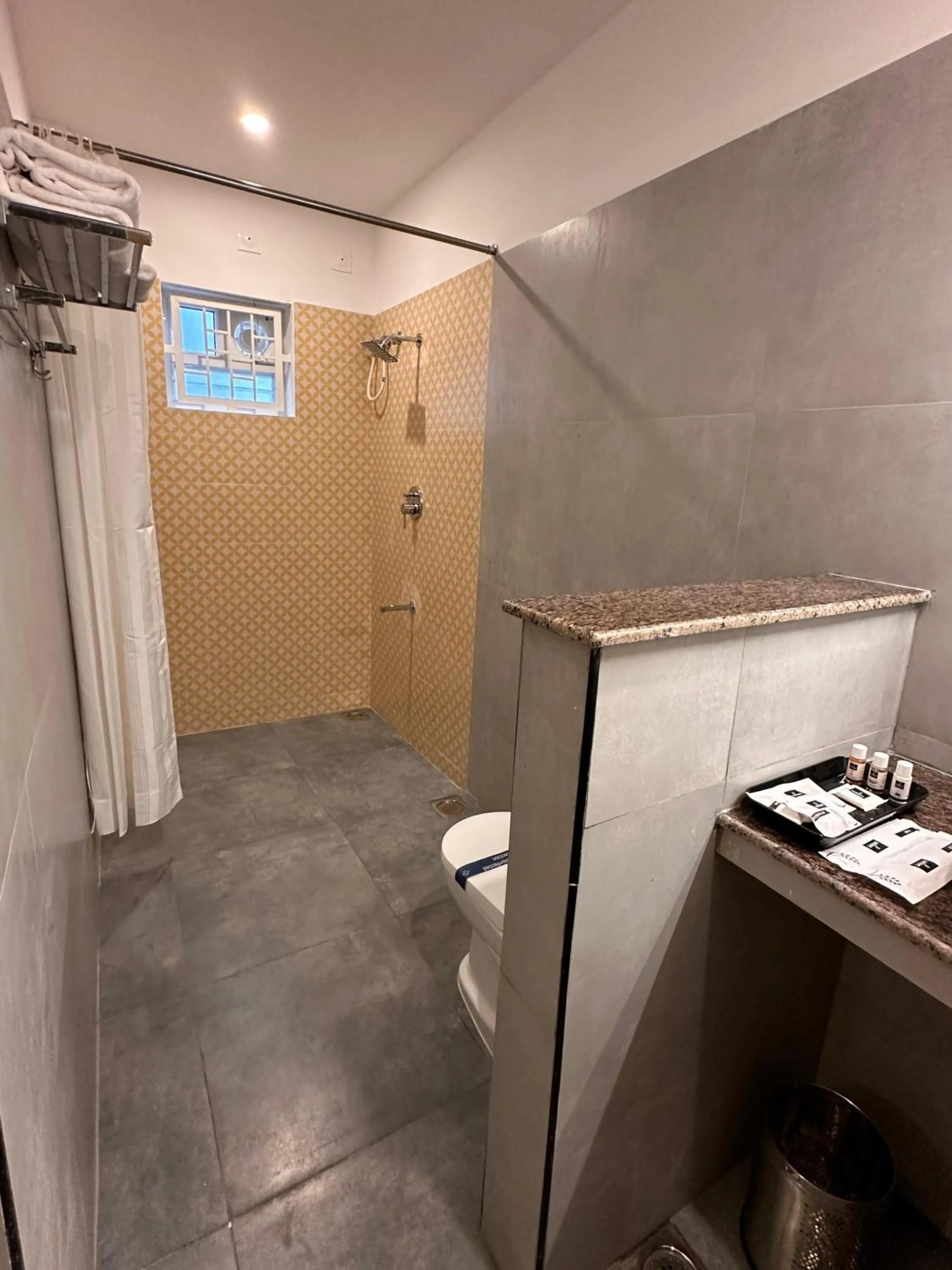 Shower in Hotel Sunlight