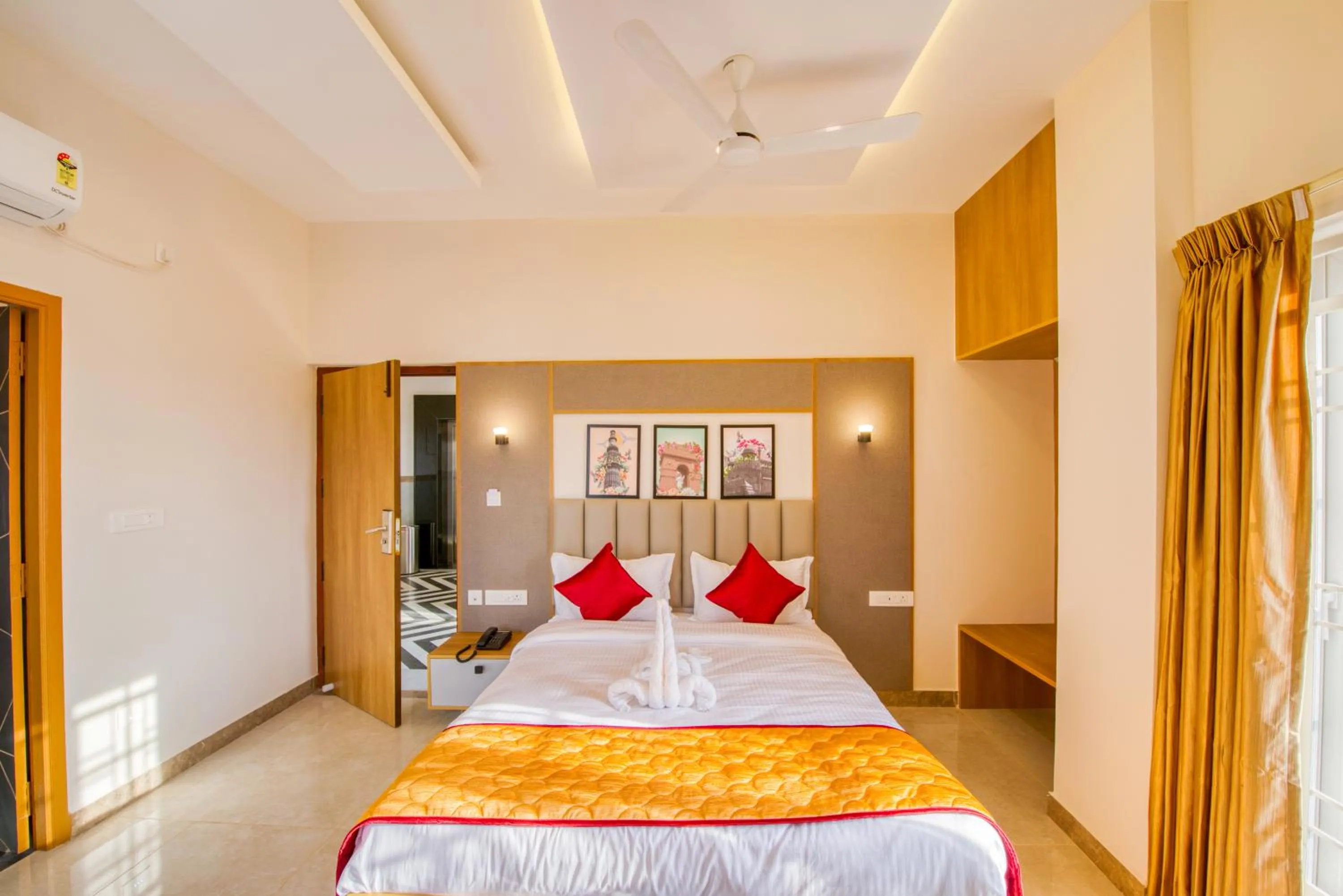 Bedroom, Bed in Hotel Sunlight