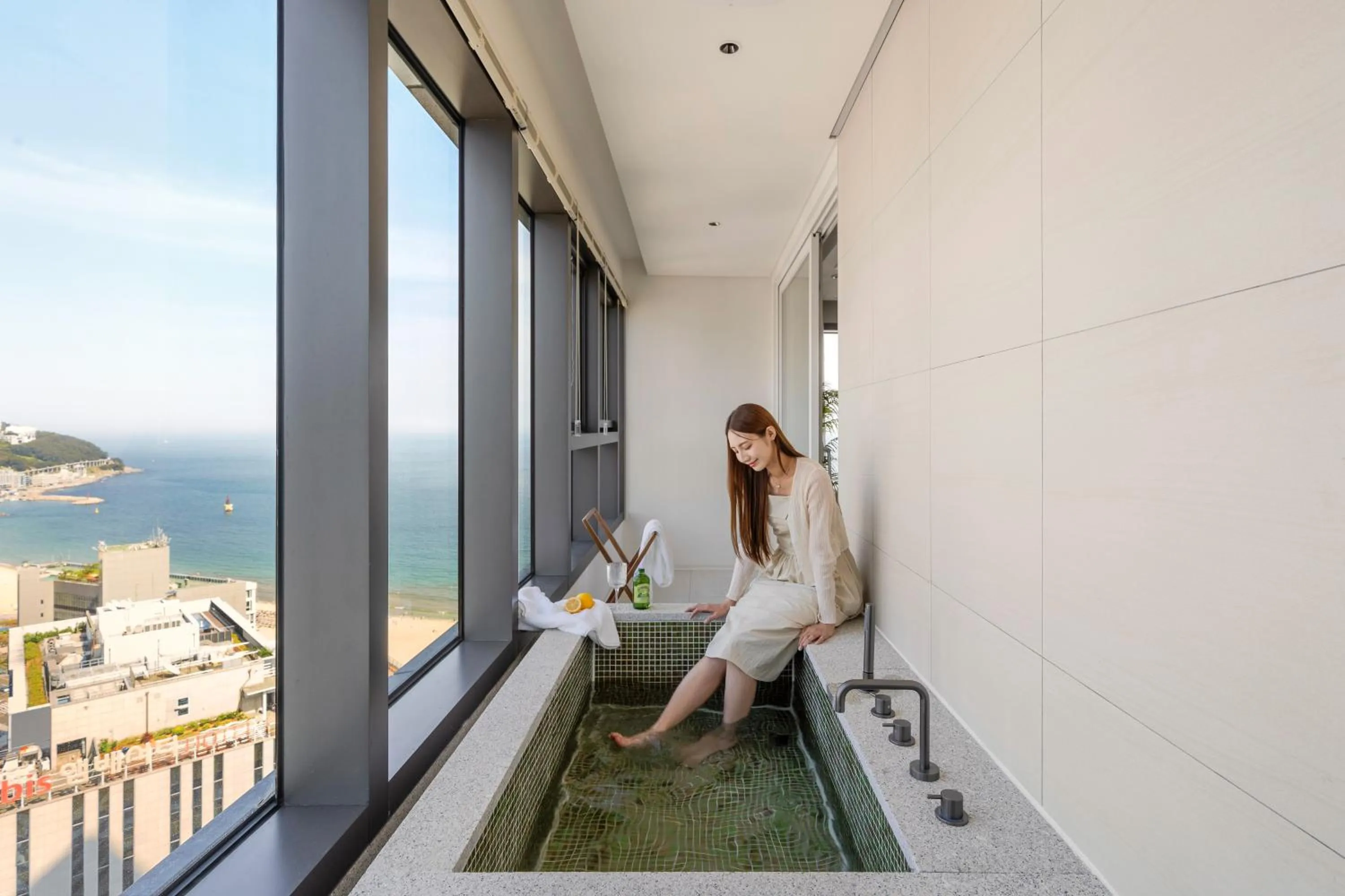 Bath in Le Collective Haeundae Paragraf