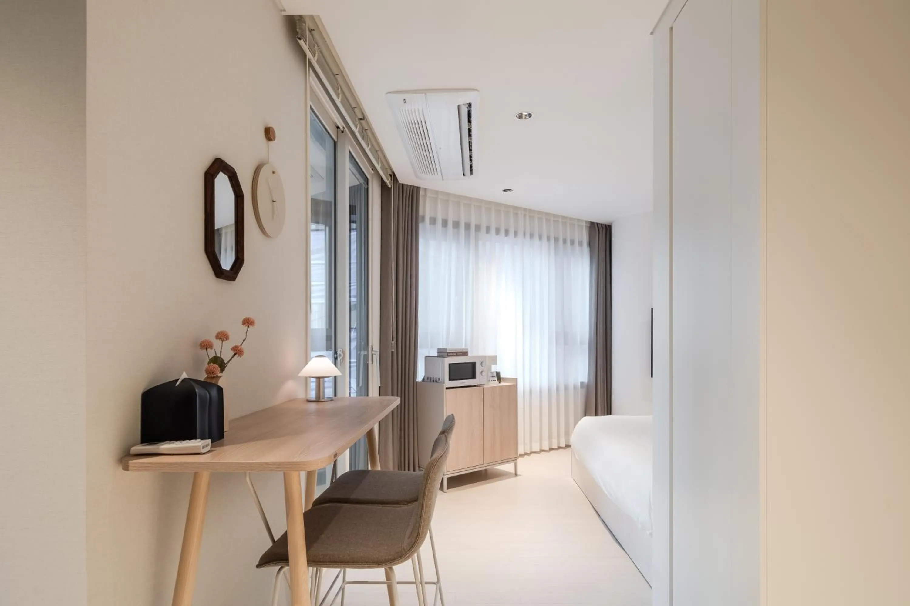 Dining area in Le Collective Haeundae Paragraf