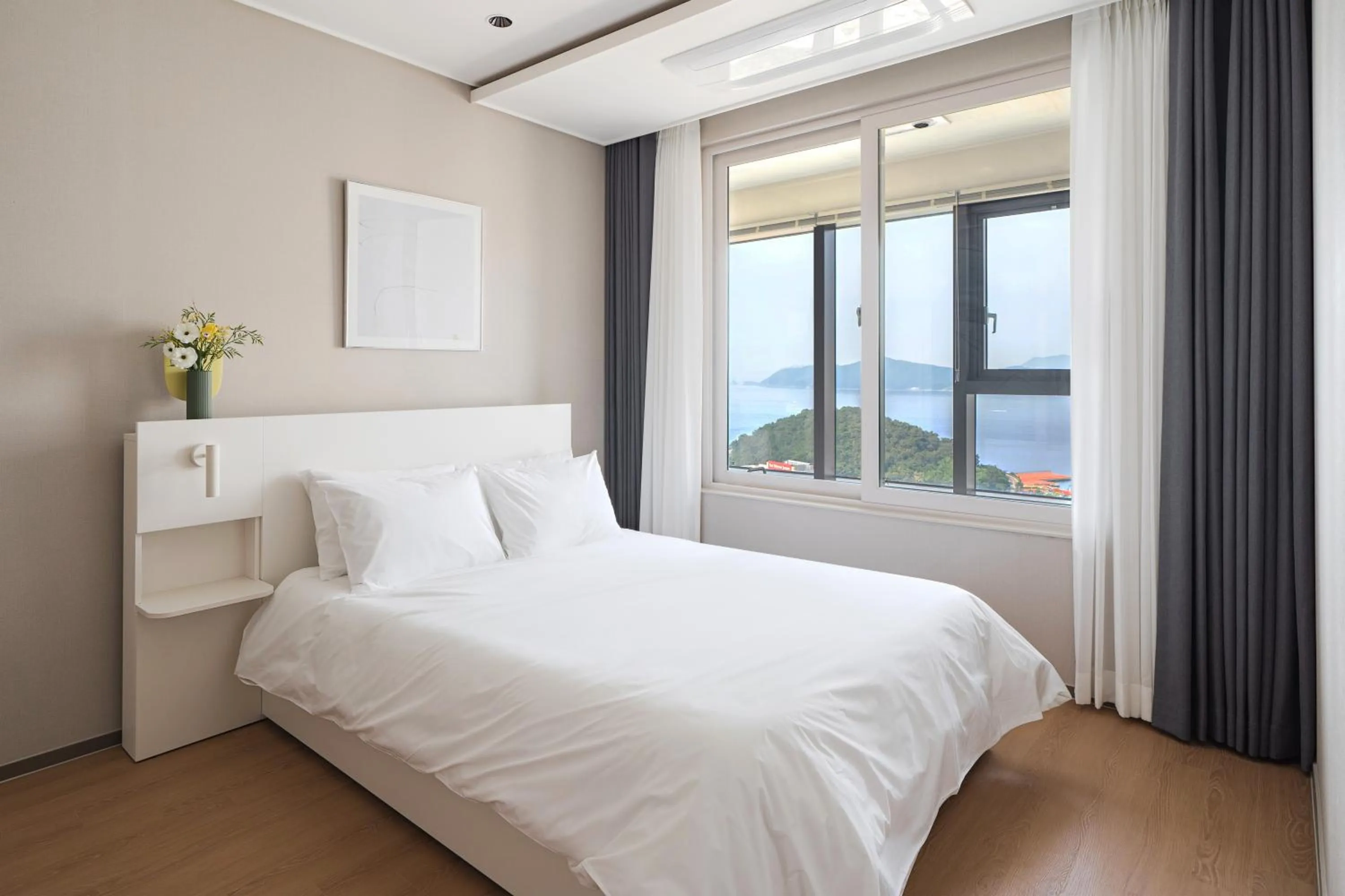 Bedroom, Bed in Le Collective Haeundae Paragraf