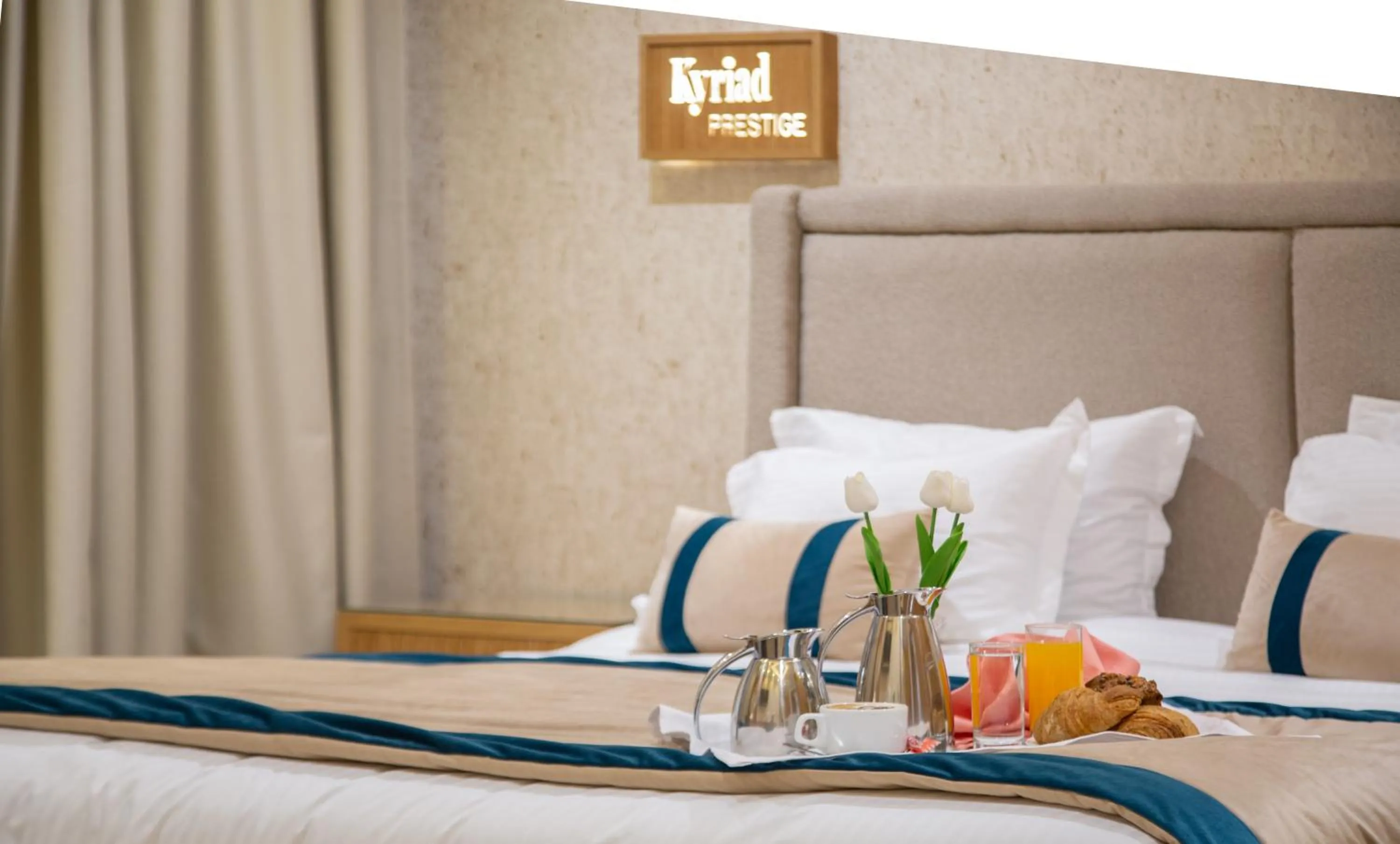 Food and drinks, Bed in Kyriad Prestige City Center Tunis