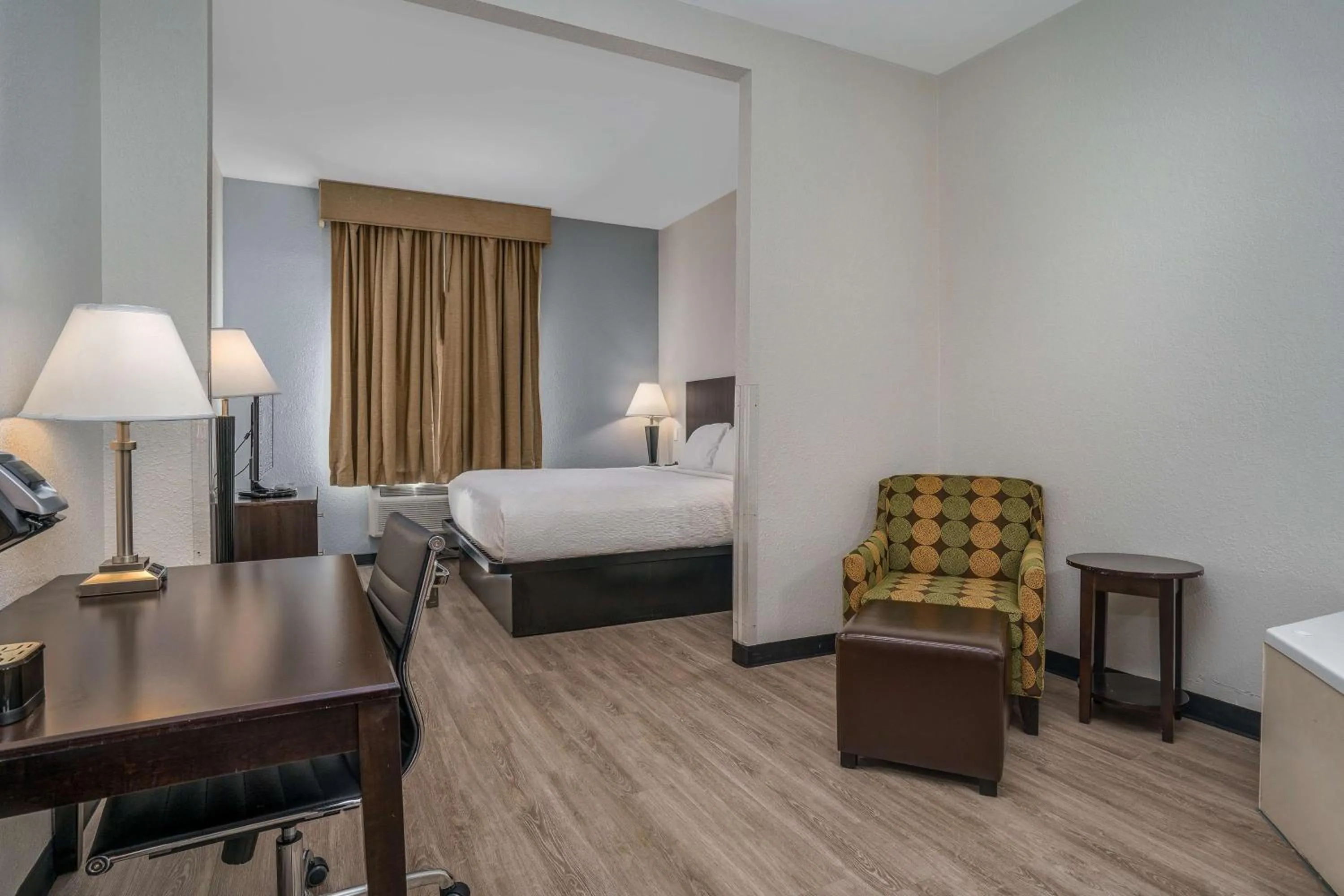 Bedroom in Best Western Plus Swansboro Emerald Isle