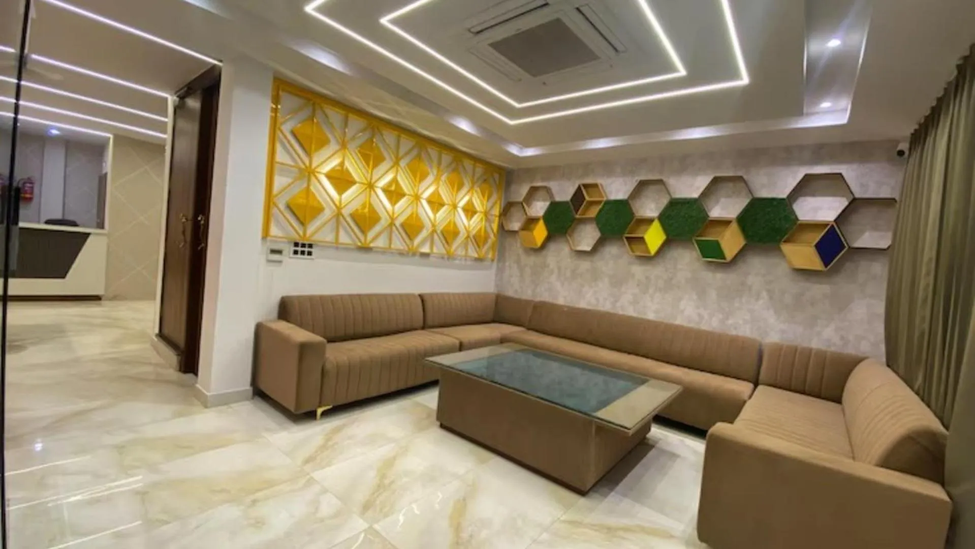 Restaurant/places to eat in The Posh Hotel