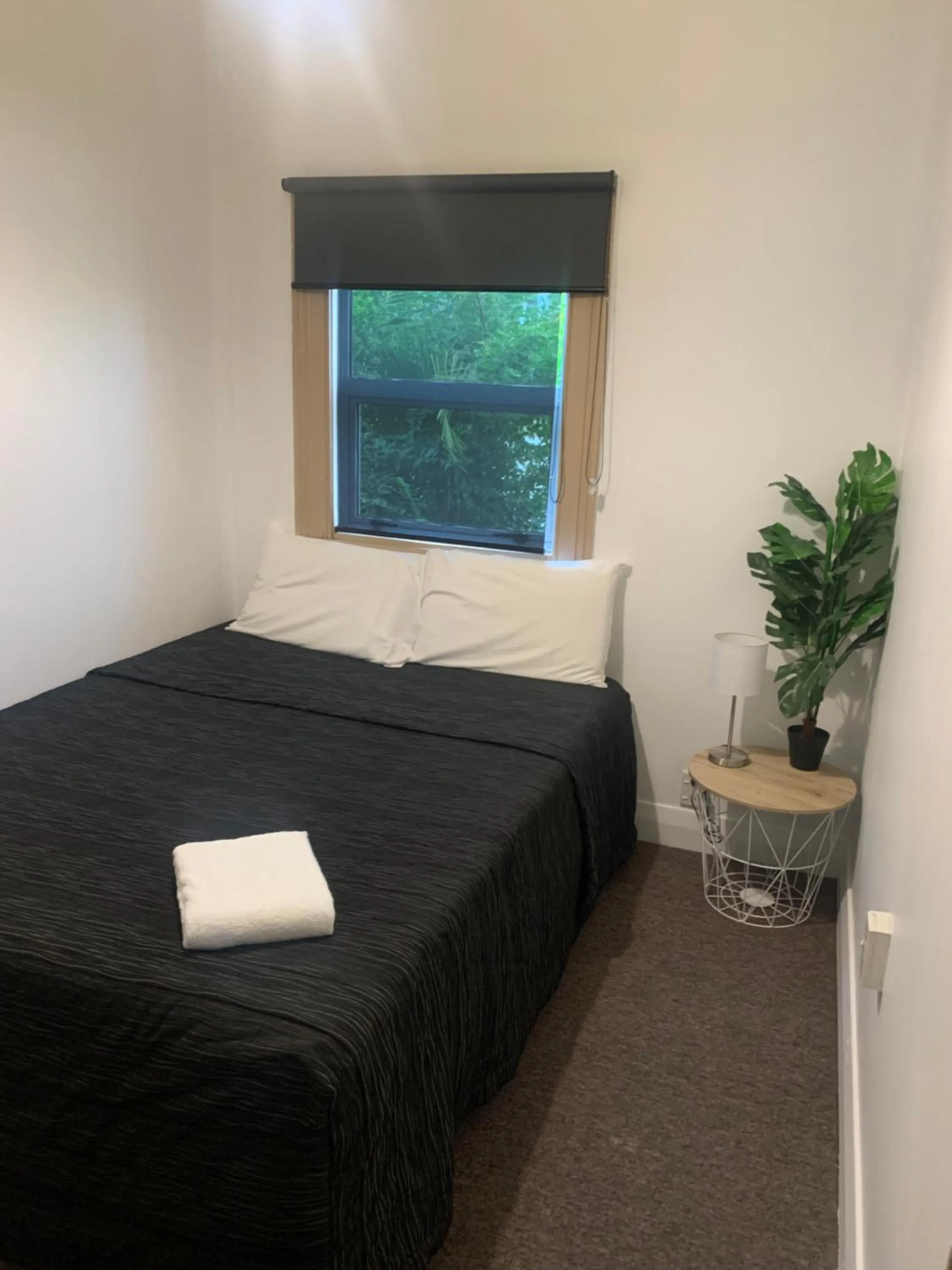 Bed in Travellers Inn Motel