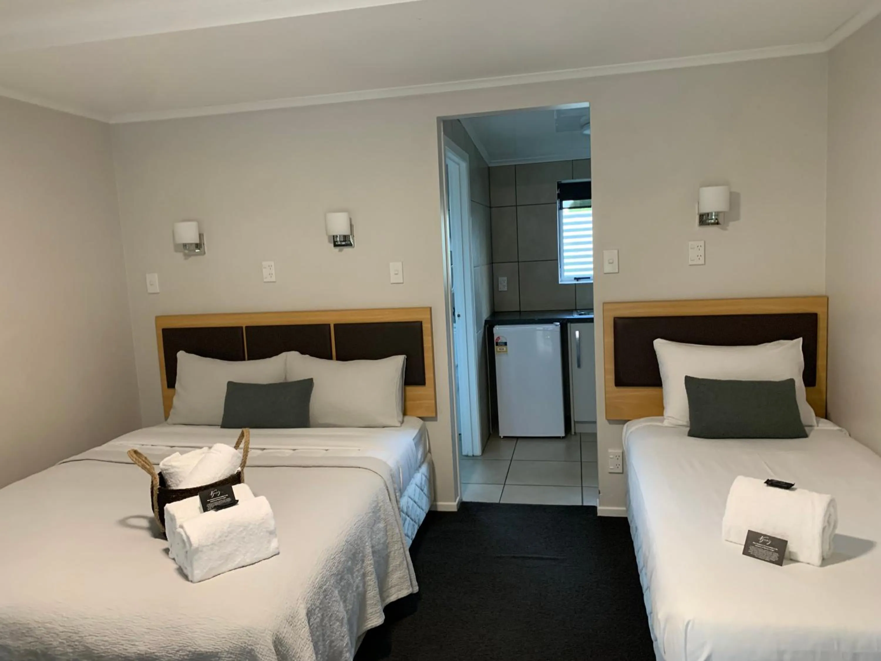 Bed in Travellers Inn Motel