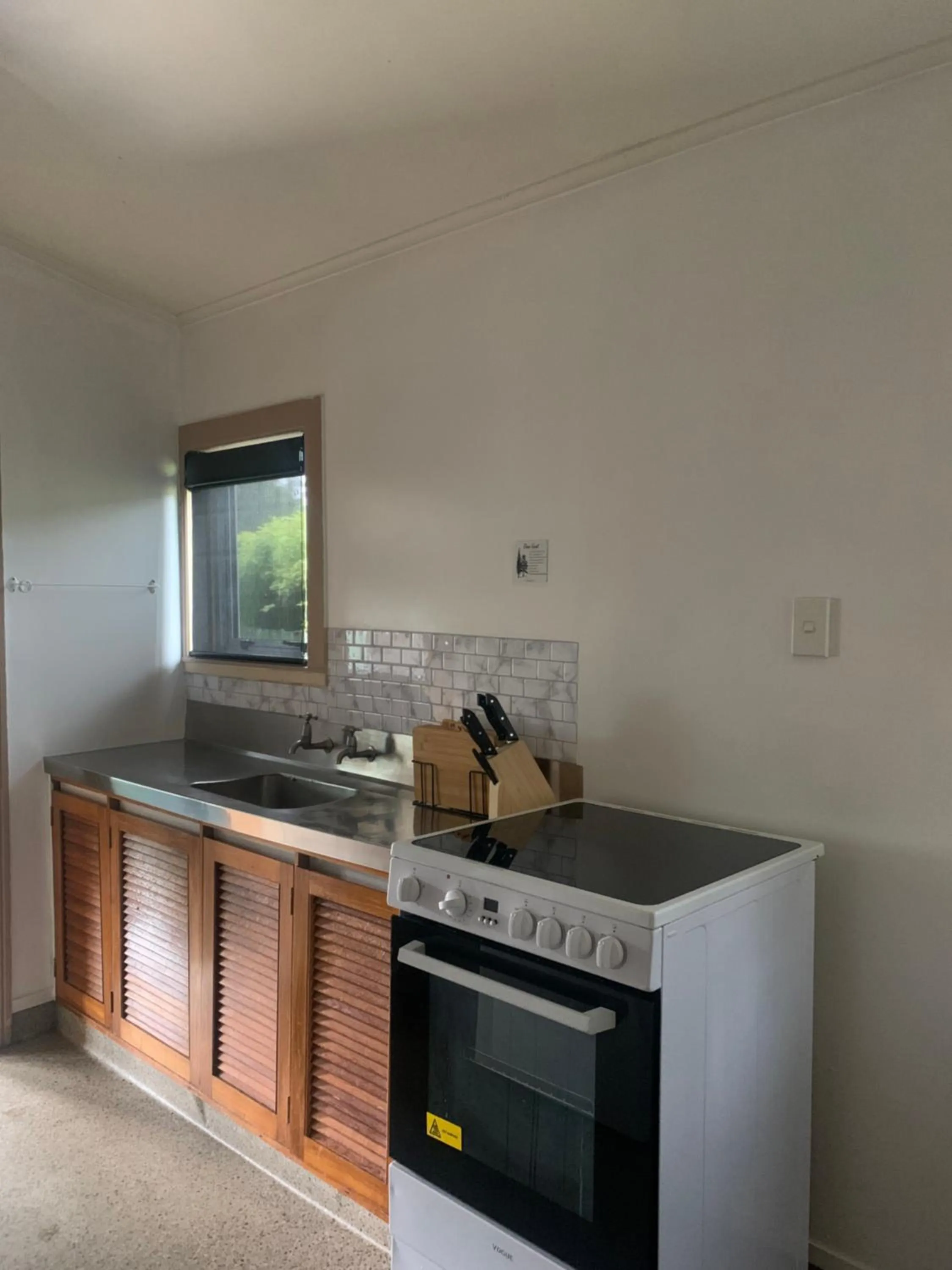 Kitchen or kitchenette in Travellers Inn Motel