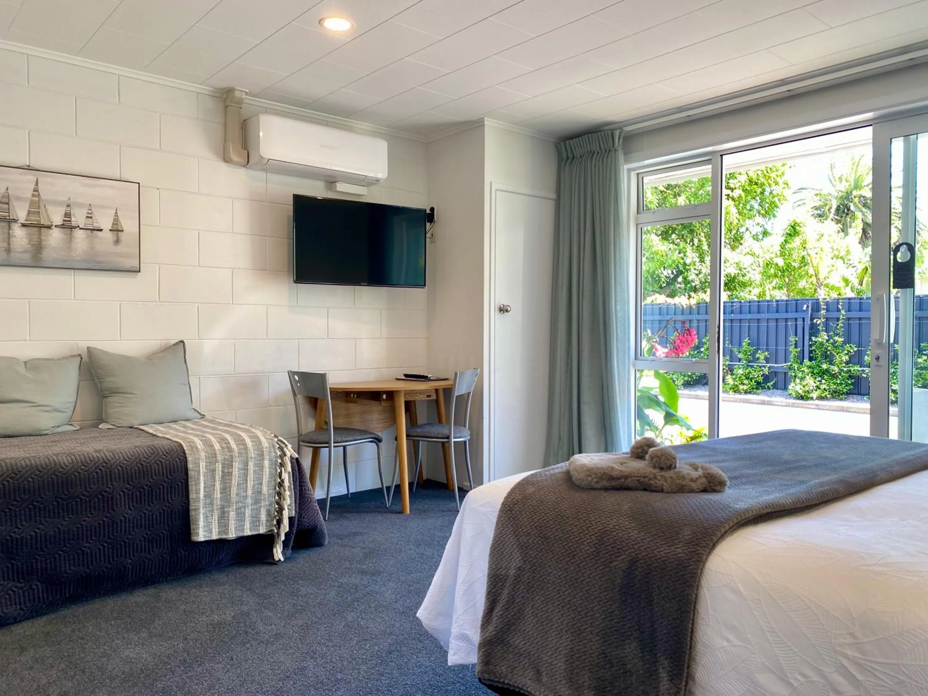 Bed in Oceans 88 Whitianga Coastal Suites