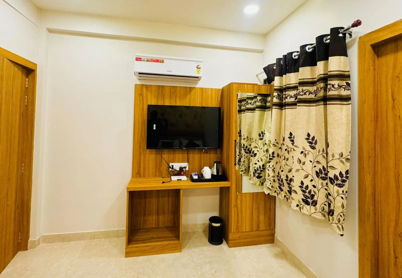 TV and multimedia in Hotel Najaf Palace