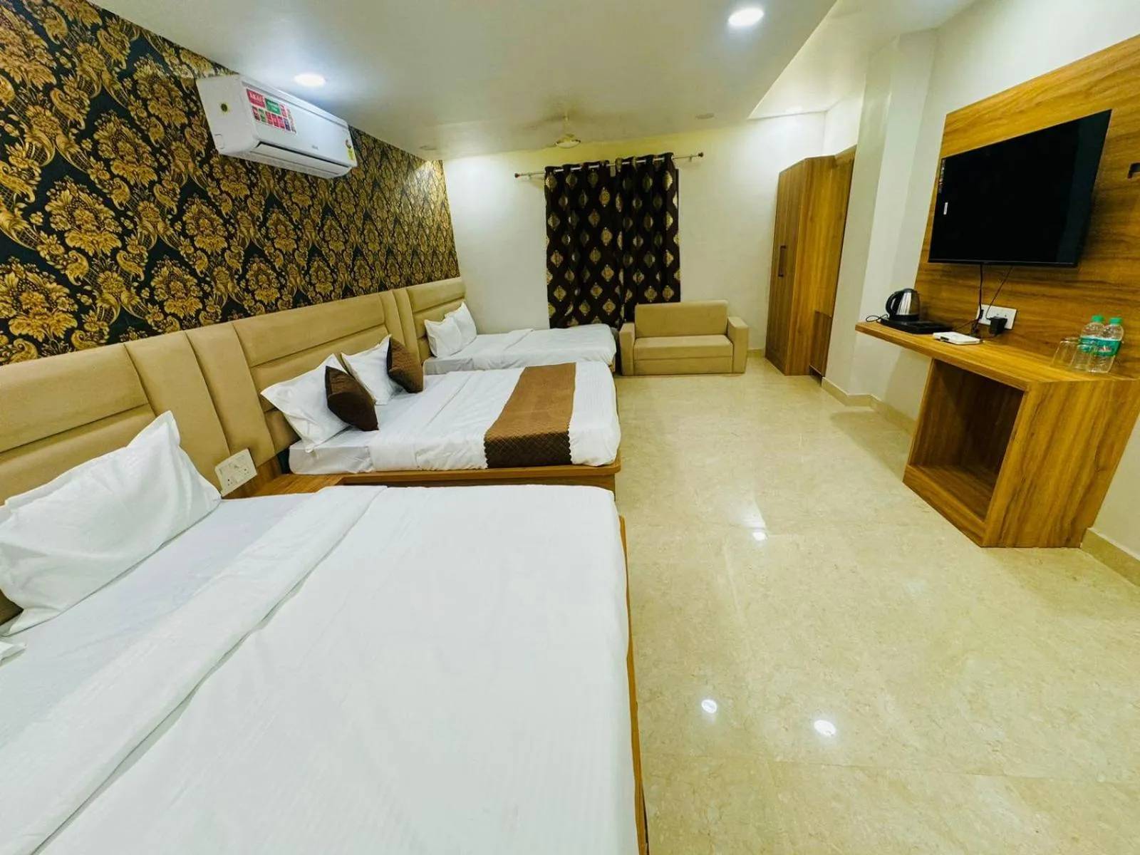 Bed in Hotel Najaf Palace